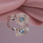 Preview: Frontansicht auf den Designerring Isola aus 925 Silber mit rundem Blautopas Swiss Blue und diamantierter Vertiefung.
